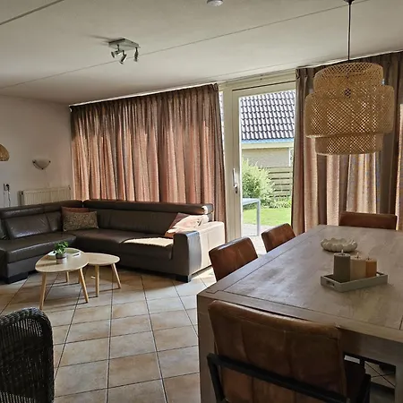 Bij Julianadorp, Afgesloten Tuin & Hond Welkom 度假居